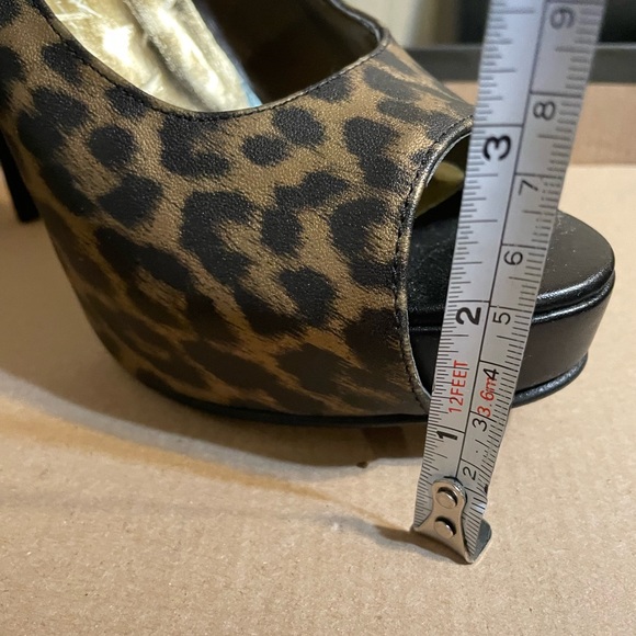 Type Z Shayla Animal/Leopard Open Toe Platform - Picture 8 of 8